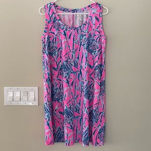 Lilly Pulitzer size L feels like a Medium